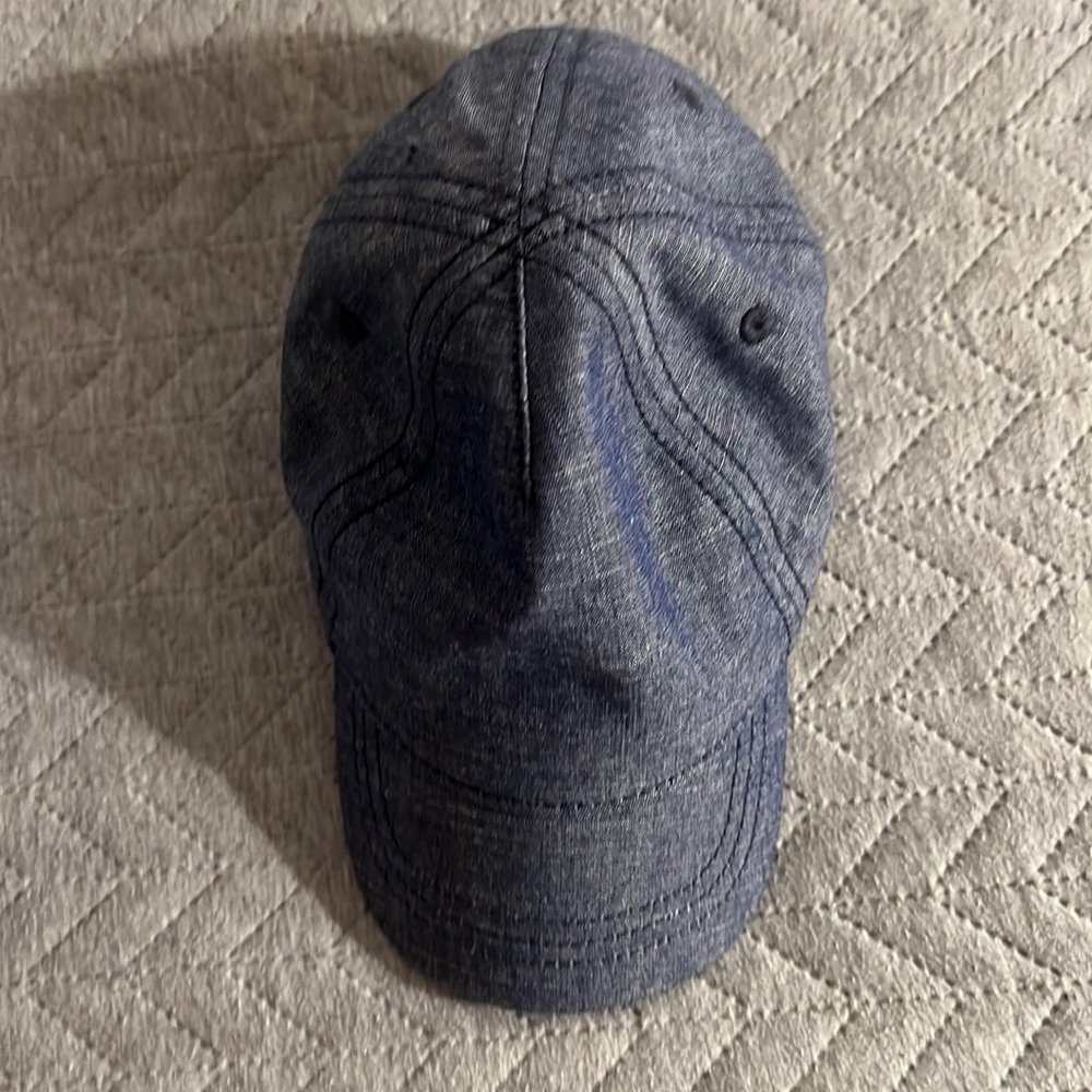 6-12 months hat never worn
